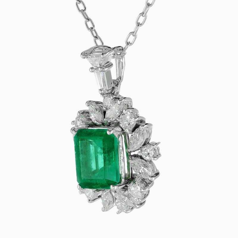 Natural emerald diamond pendant