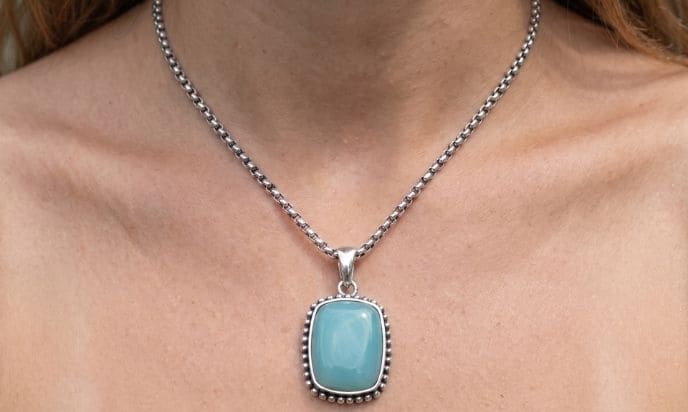 Paraiba agate silver pendant necklace with blue gemstone