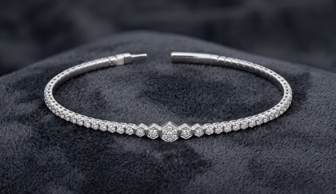 Lab Grown Diamond Pentagon Illusion Flexible Bangle