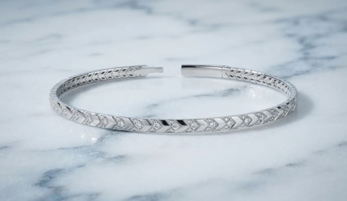 Lab Grown Diamond Arrow Flexible Bangle