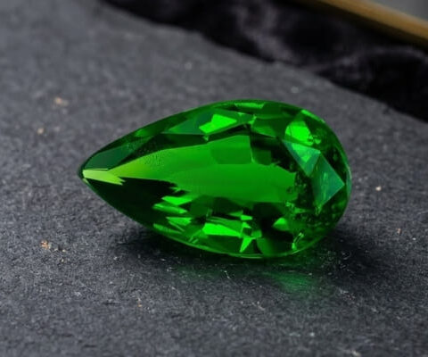 Pear Vibrant Green Tsavorite