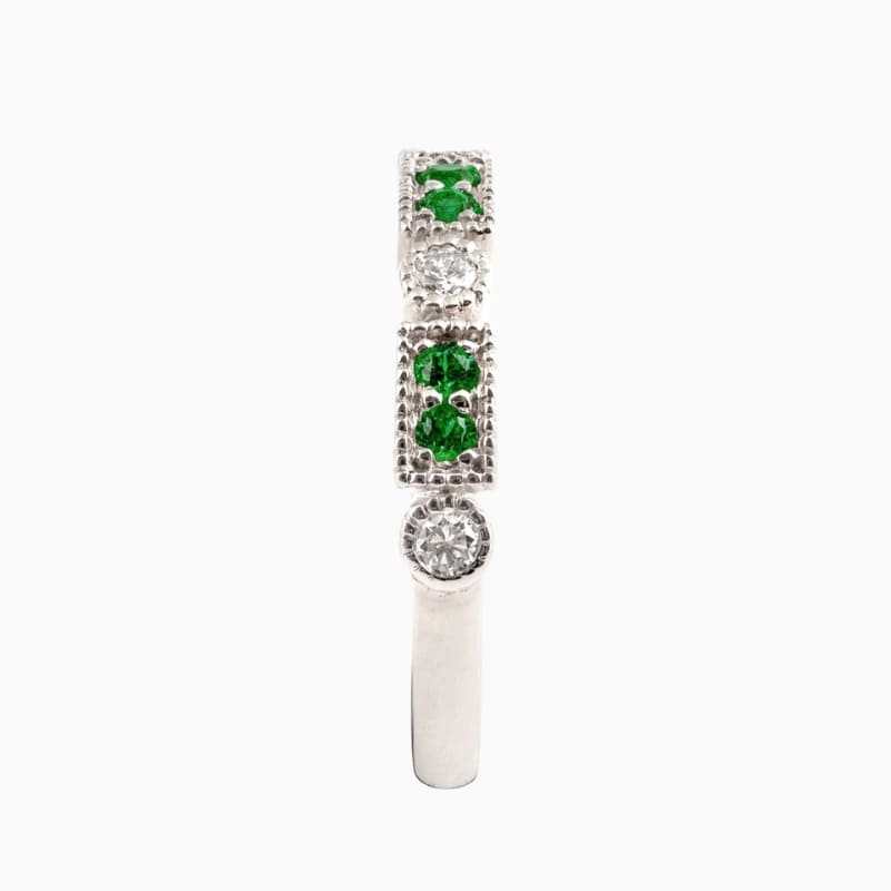 Round tsavorite garnet ring